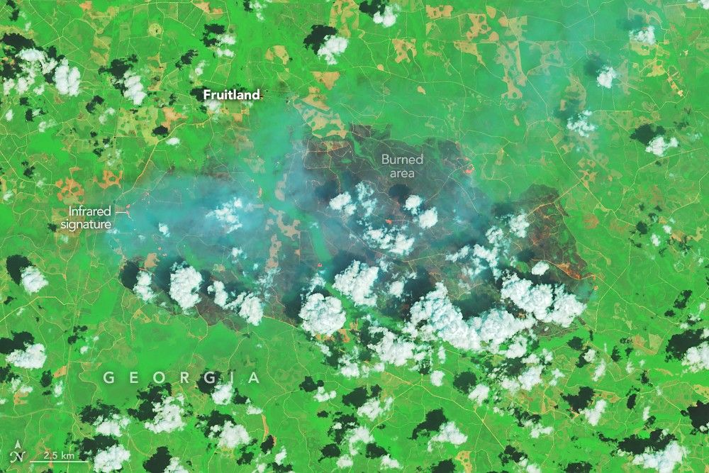 NASA satellite image showing Georgia wildfires raging from space