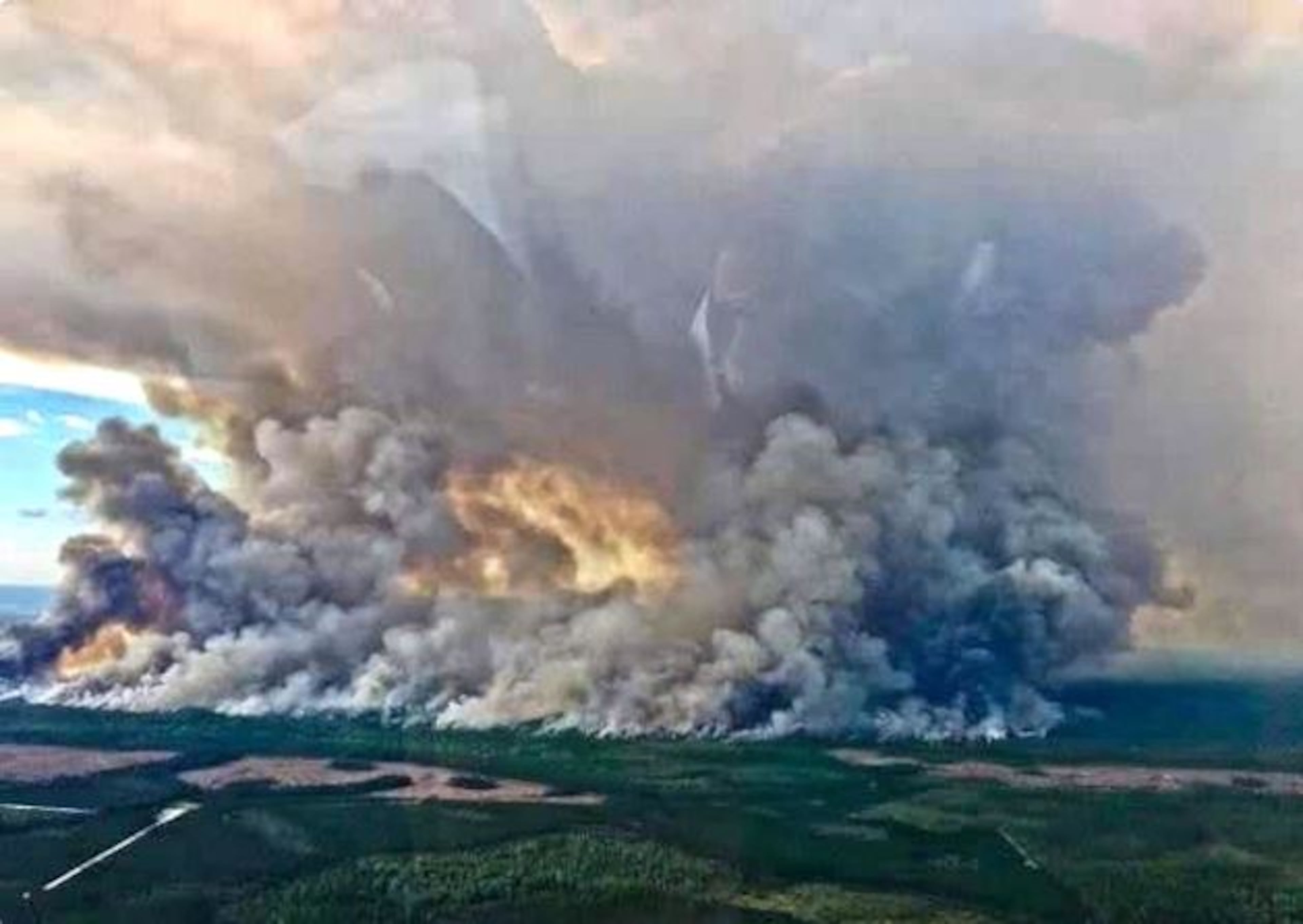 Fire near Okefenokee Swamp area — massive smoke plume